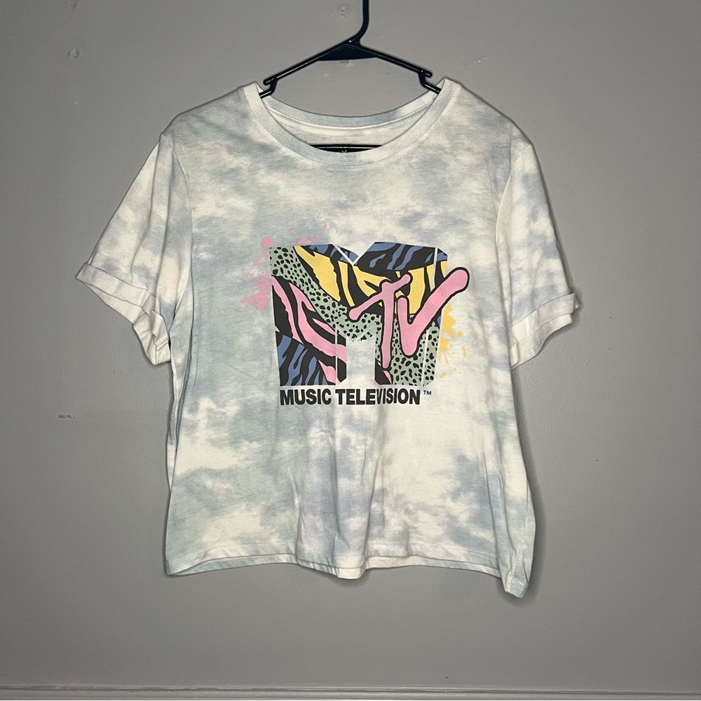 Size large cropped graphic MTV shirt